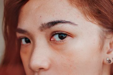 découvrez les différentes maladies de l'oreille, leurs symptômes, causes et traitements pour préserver votre santé auditive.